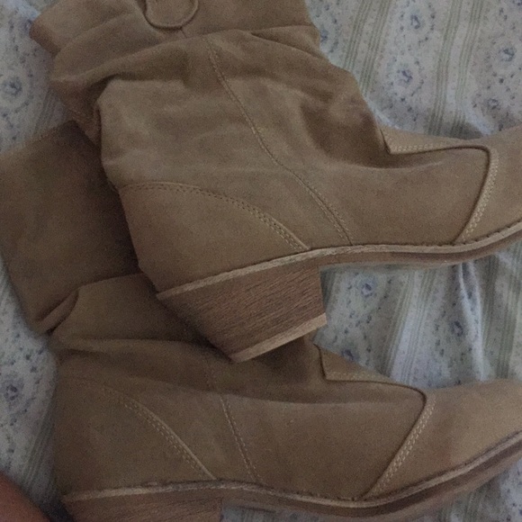 Tan boots - Picture 3 of 4